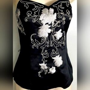 Beautiful embroidered WHBM Bustier top size 4. In excellent condition!